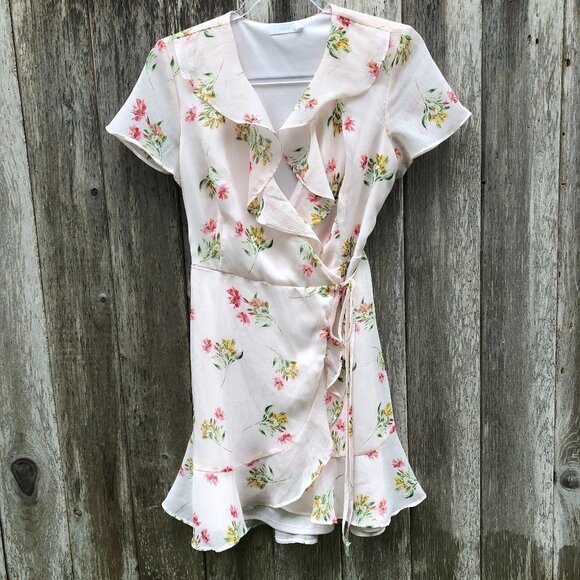 Lush Soft Pink Floral Flutter Wrap Short Sleeve Dress Small NWOT - Picture 1 of 10